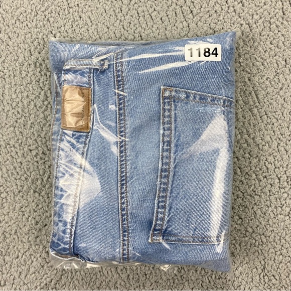 American Eagle Women's Mom High Waisted Jeans  |  Size:  18 Regular - Picture 14 of 14